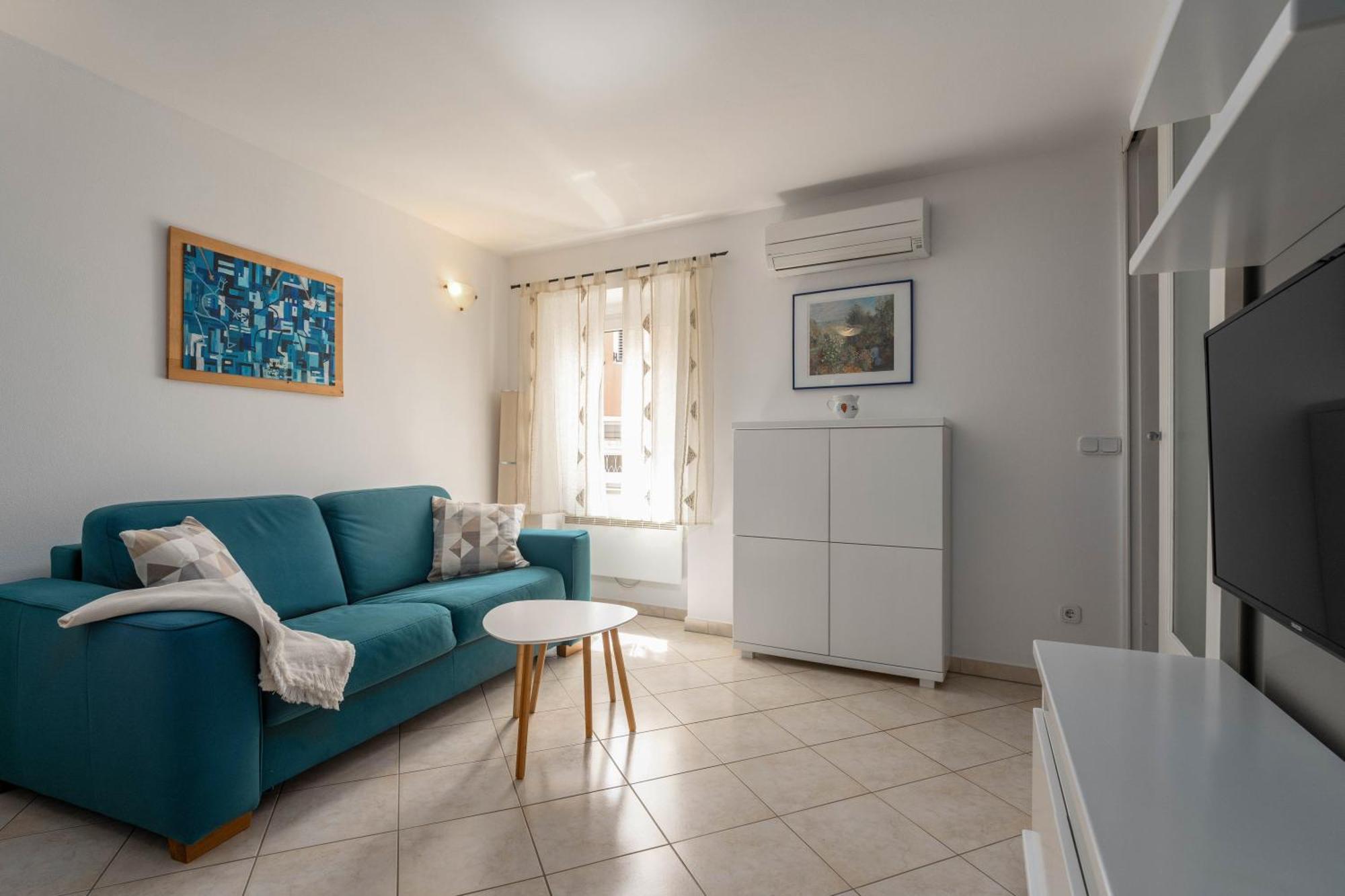 Degrassi Square Apartments (Adults Only) Vrsar Buitenkant foto