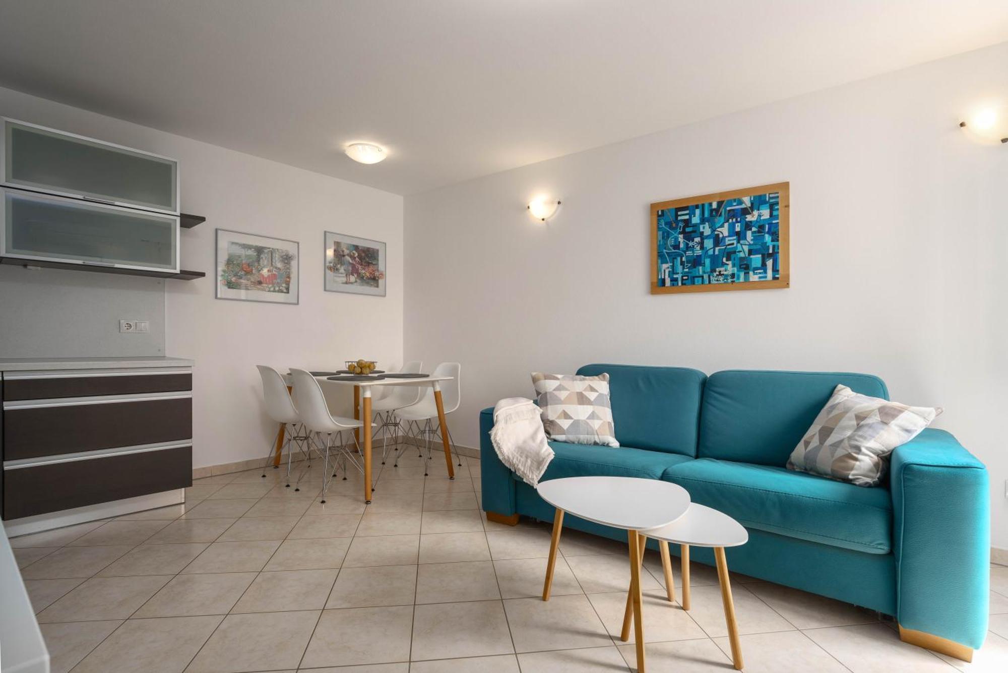 Degrassi Square Apartments (Adults Only) Vrsar Buitenkant foto