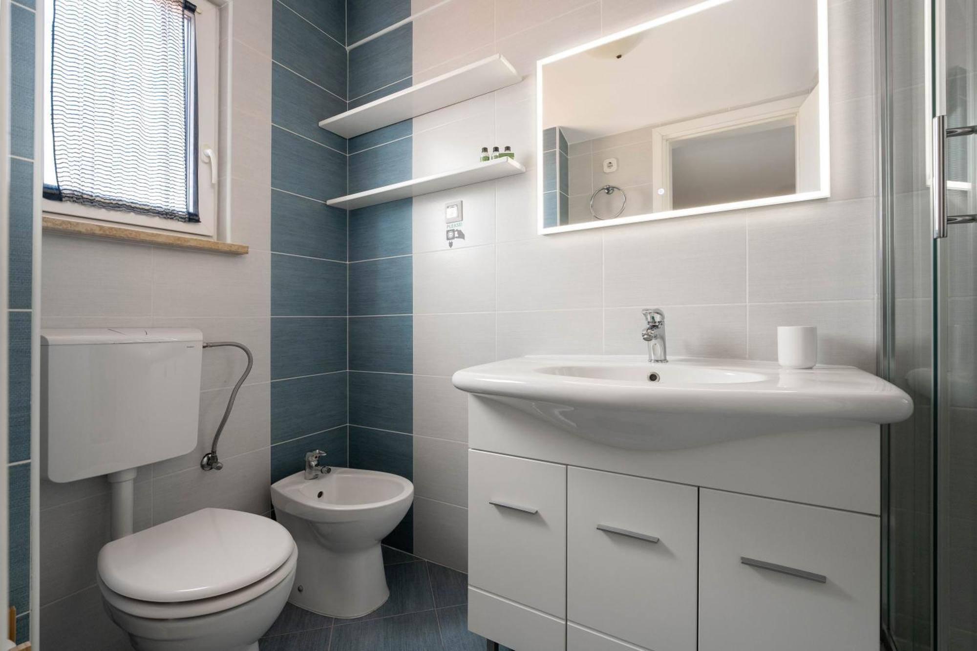 Degrassi Square Apartments (Adults Only) Vrsar Buitenkant foto
