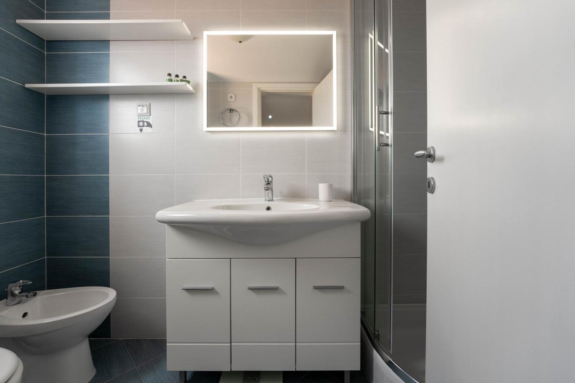 Degrassi Square Apartments (Adults Only) Vrsar Buitenkant foto