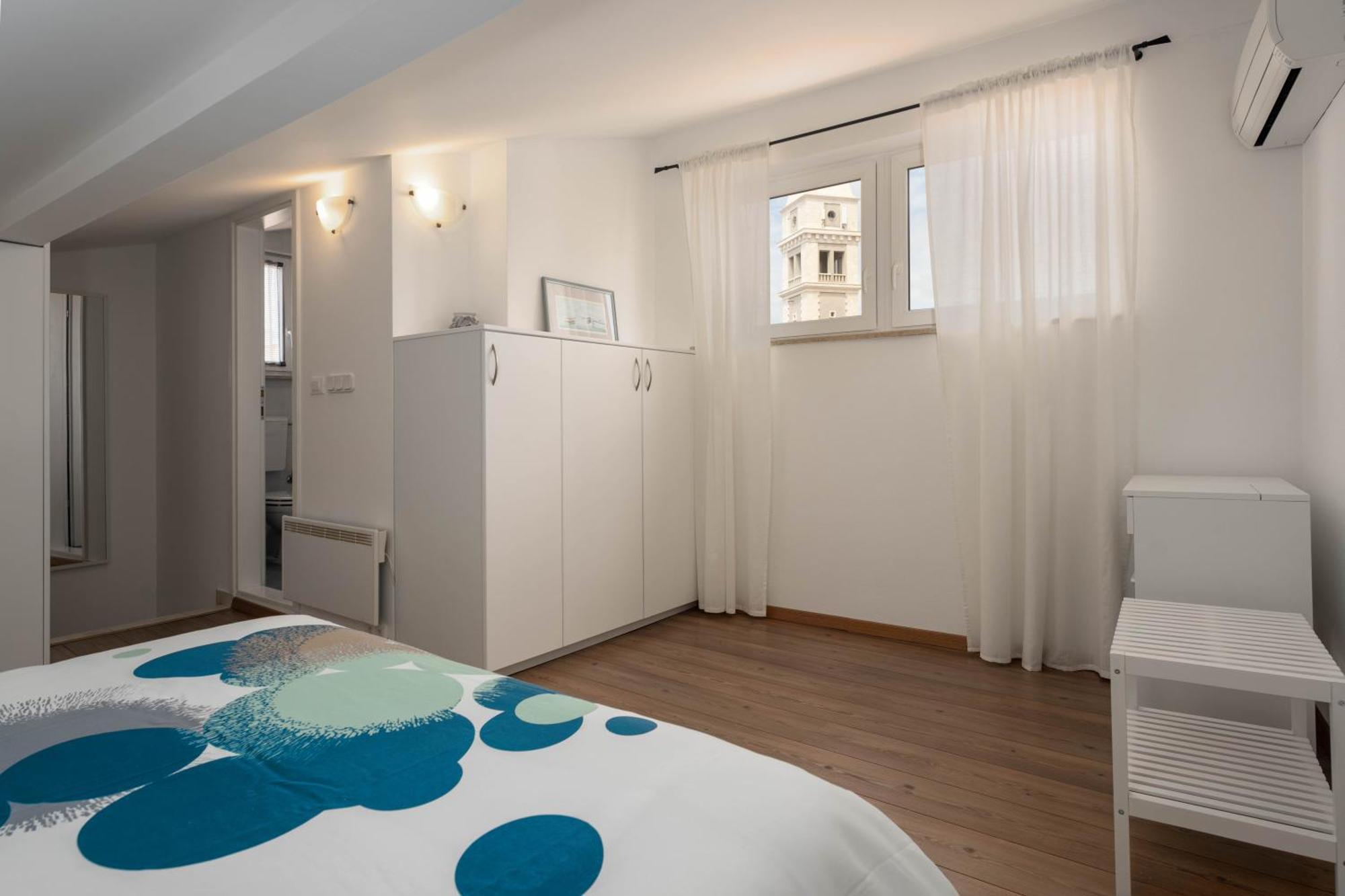 Degrassi Square Apartments (Adults Only) Vrsar Buitenkant foto
